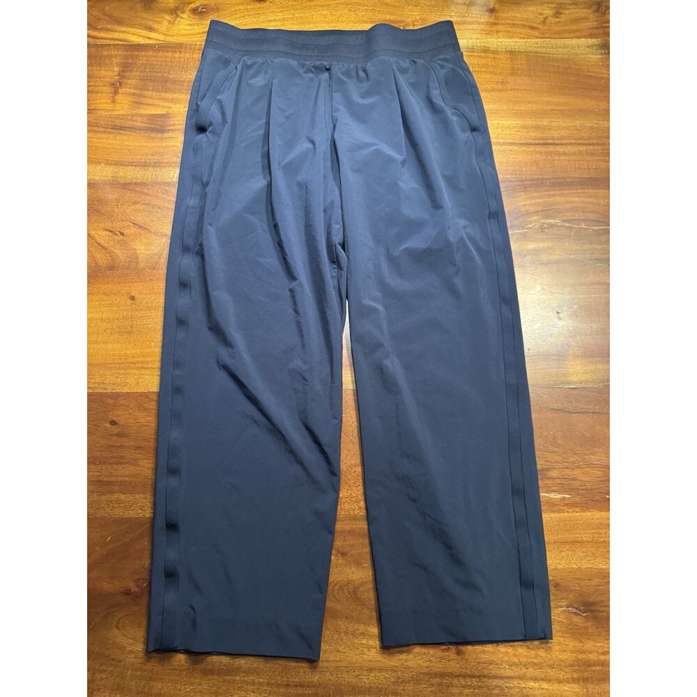T By Talbots Women’s Navy Pull On Lightweight Cropped Pants Sz Medium
